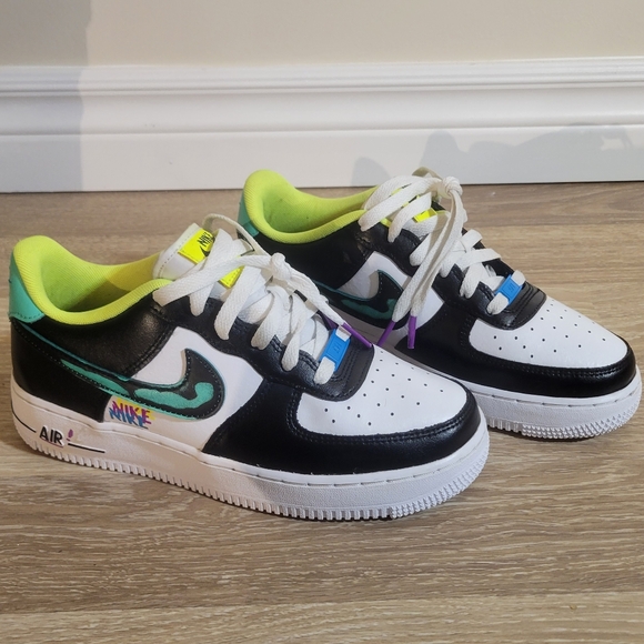 Black and White Sneakers with Neon Accents - Picture 3 of 9